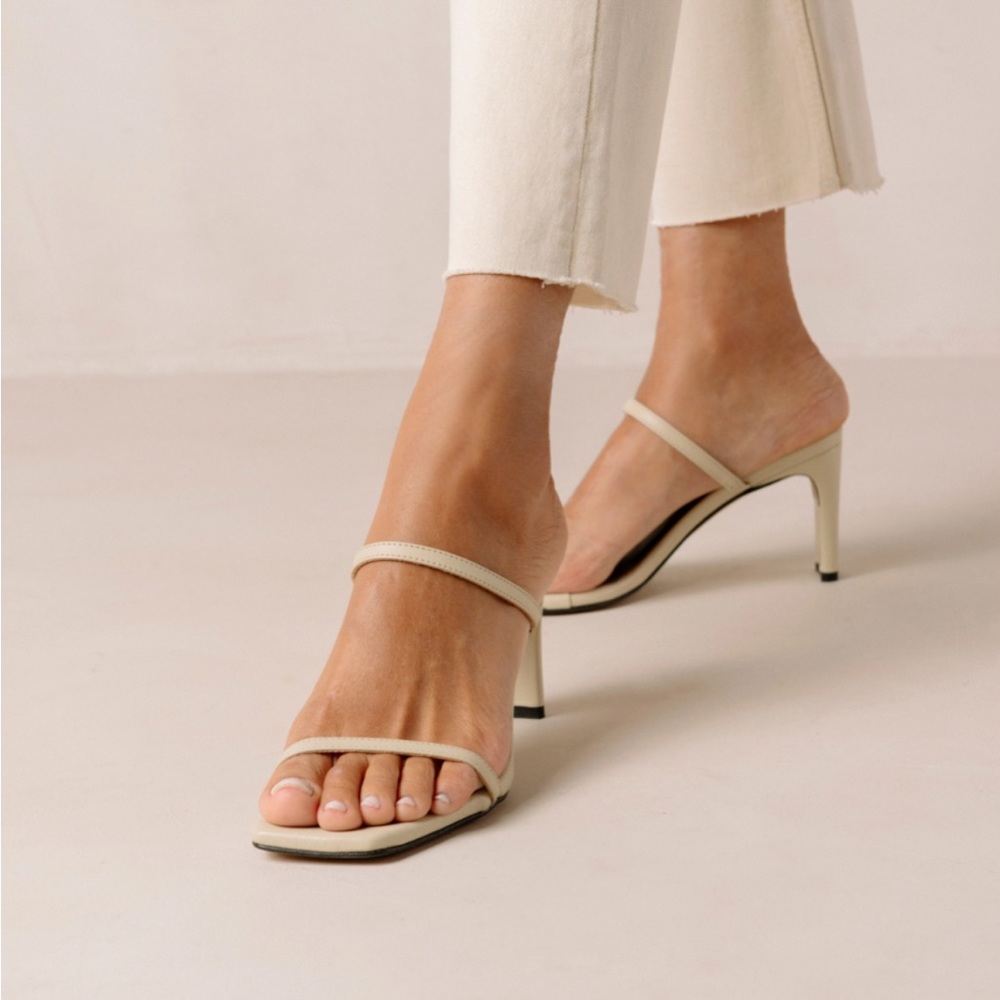 Alohas Strappy Sandals - Cannes Beige